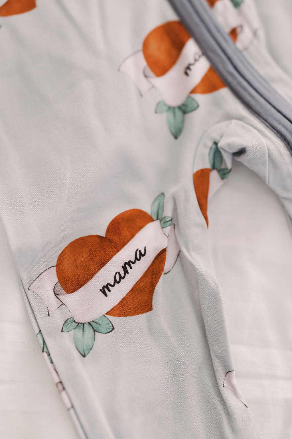 Mama Tattoo Hearts 2.0 Zipper Lounger
